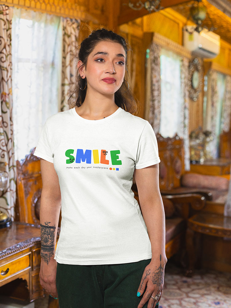 dit smile positiviteit shirt met een positieve spreuk van comfi yogi valt onder de vrolijke kleding