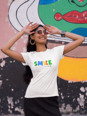 dit smile positiviteit shirt met een positieve spreuk van comfi yogi valt onder de vrolijke kleding