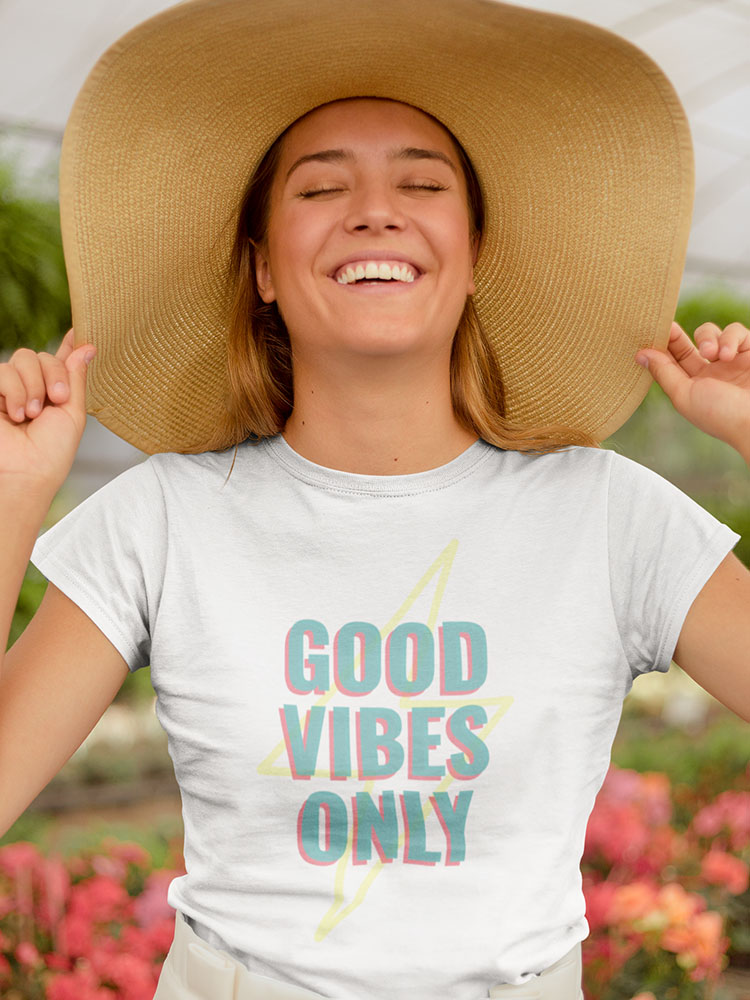 dit good vibes only positiviteit shirt met een positieve spreuk van comfi yogi valt onder de vrolijke kleding