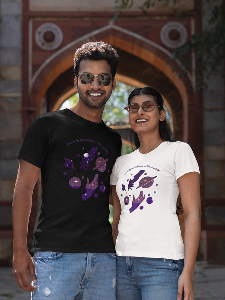 You only have to trust the universe spiritual shirt van Comfi Yogi, spirituele kleding voor een mindful lifestyle.