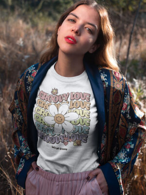 dit groovy love positiviteit shirt met een positieve spreuk van comfi yogi valt onder de vrolijke kleding