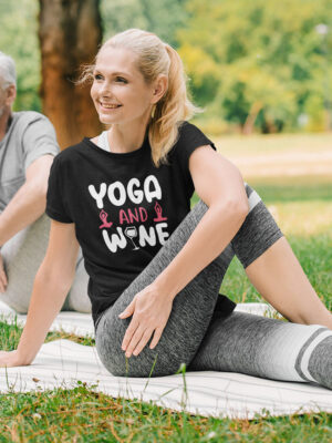 yoga and wine yoga shirt van comfi yogi is yoga kleding voor iedere yoga lifestyle